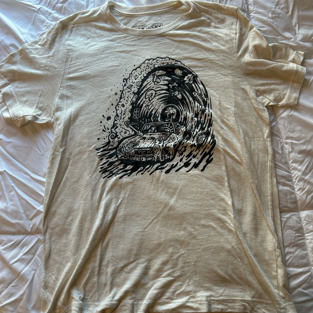 WHITE GRAPHIC TEE